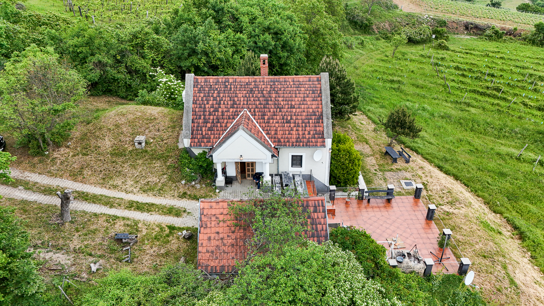 eladó balatoni panorámás présház pcéselyen