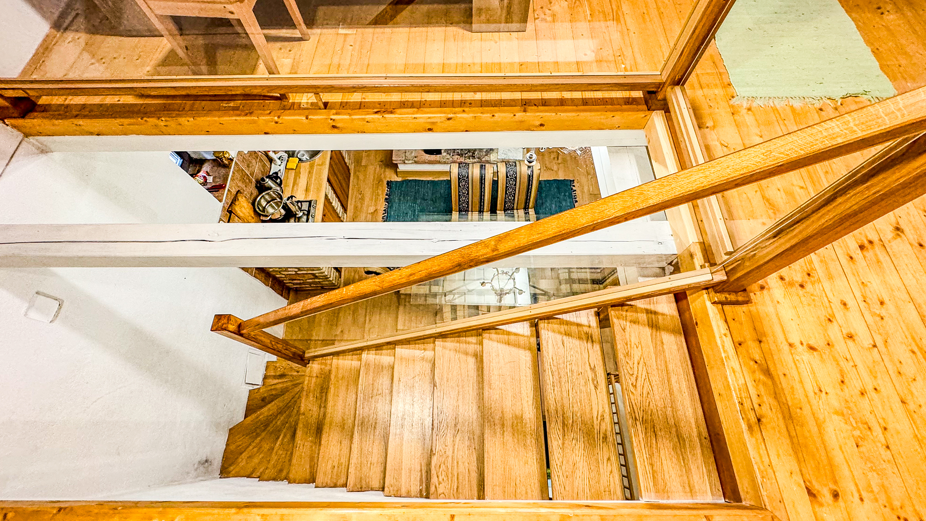 eladó balatoni panorámás présház pcéselyen