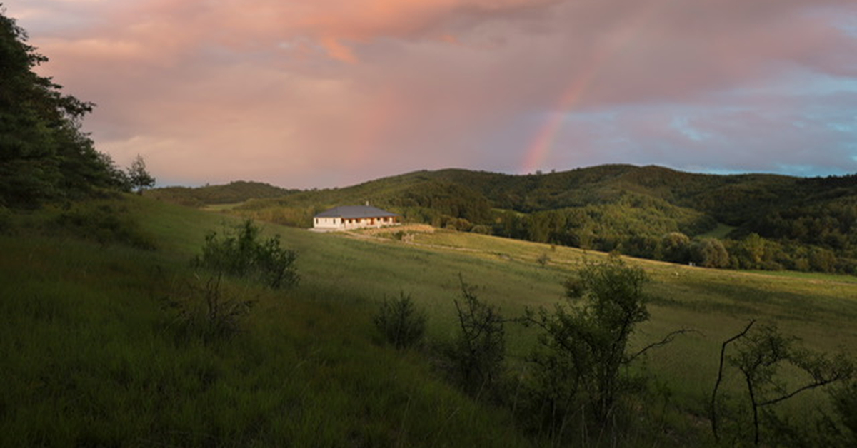 Hegyi panorámás, prémium családi ház 9 hektáron